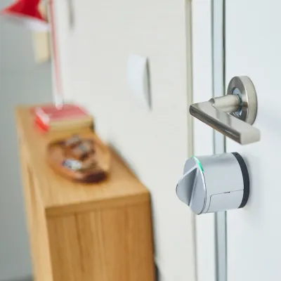 Invisible de l'extérieur, le boîtier détecte toute tentative.